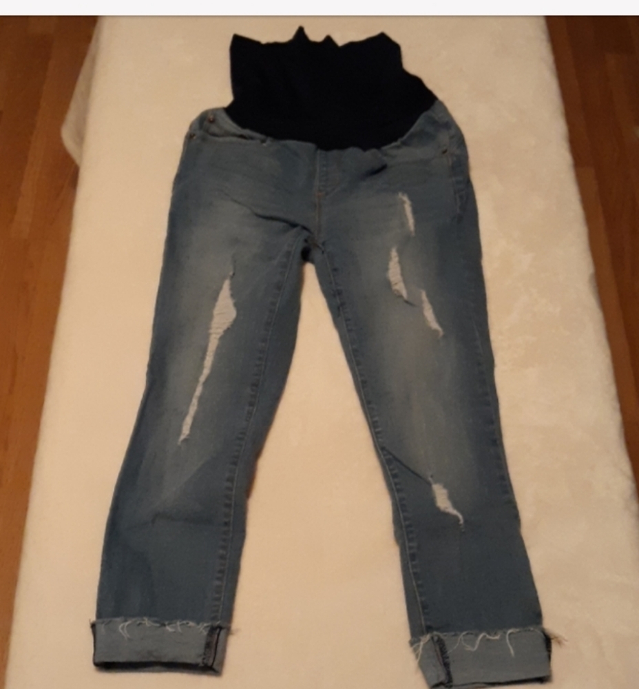 Maternity crop jeans